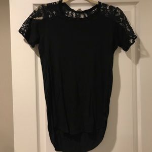 Aritzia Wilfred Lace detail hi-lo side split tee